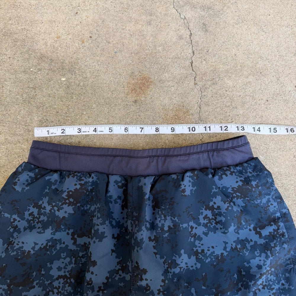 Fabletics Mens The One Short Blue Digital Camo Lined Athletic Training Shorts 7" - Picture 4 of 6